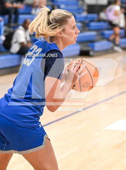 Thumbnail 2 in Regis Jesuit vs. Mesquite (Section 7) photogallery.