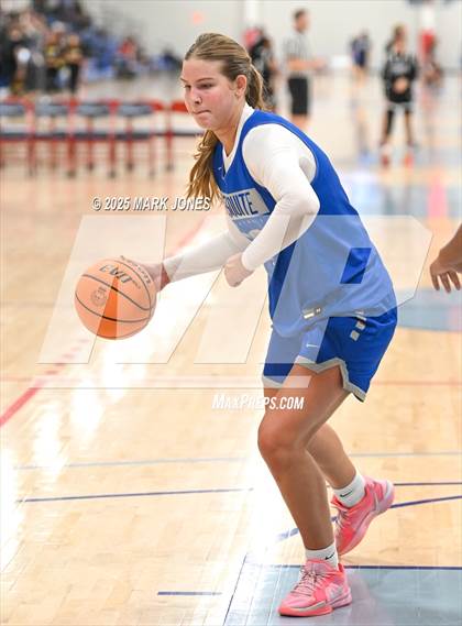 Thumbnail 2 in Regis Jesuit vs. Mesquite (Section 7) photogallery.