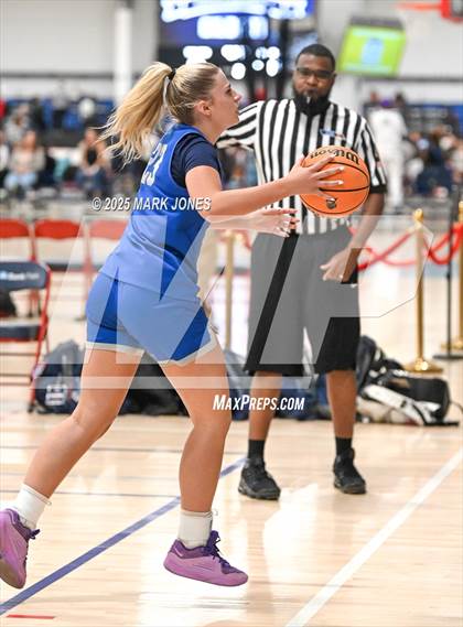Thumbnail 2 in Regis Jesuit vs. Mesquite (Section 7) photogallery.