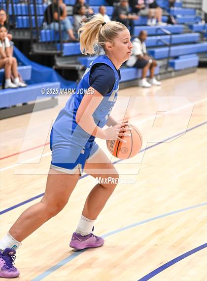 Thumbnail 1 in Regis Jesuit vs. Mesquite (Section 7) photogallery.