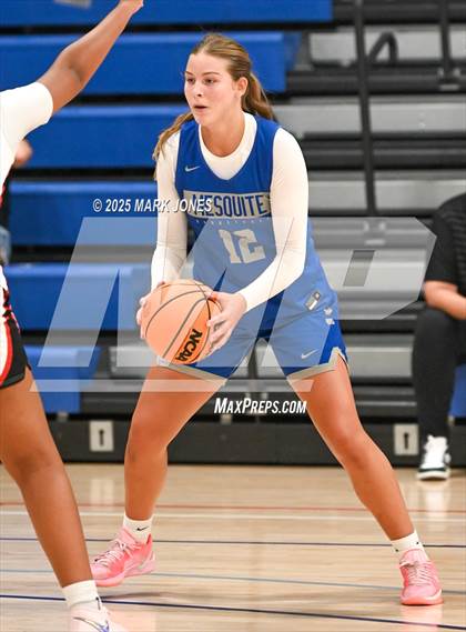Thumbnail 3 in Regis Jesuit vs. Mesquite (Section 7) photogallery.