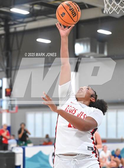 Thumbnail 3 in Regis Jesuit vs. Mesquite (Section 7) photogallery.