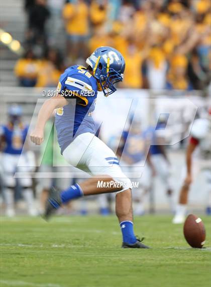 Thumbnail 2 in Oscar Smith vs. Vero Beach photogallery.