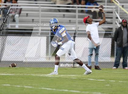 Thumbnail 1 in Oscar Smith vs. Vero Beach photogallery.