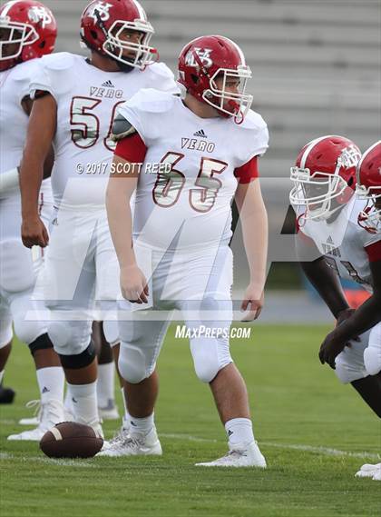 Thumbnail 3 in Oscar Smith vs. Vero Beach photogallery.