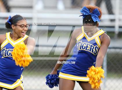 Thumbnail 2 in Oscar Smith vs. Vero Beach photogallery.