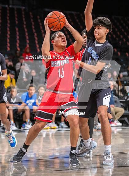 Thumbnail 1 in Art & Design vs. Newtown (Barclays Center) photogallery.