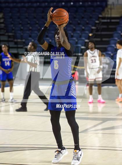 Thumbnail 2 in Lamar vs Westbury photogallery.