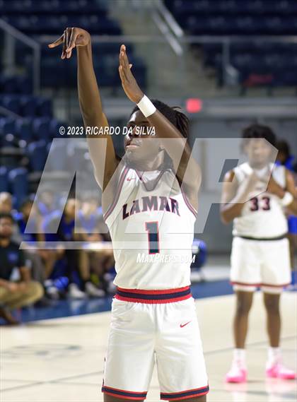 Thumbnail 3 in Lamar vs Westbury photogallery.