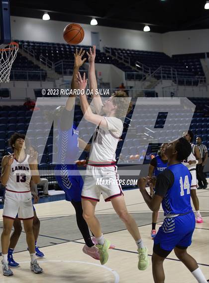 Thumbnail 1 in Lamar vs Westbury photogallery.