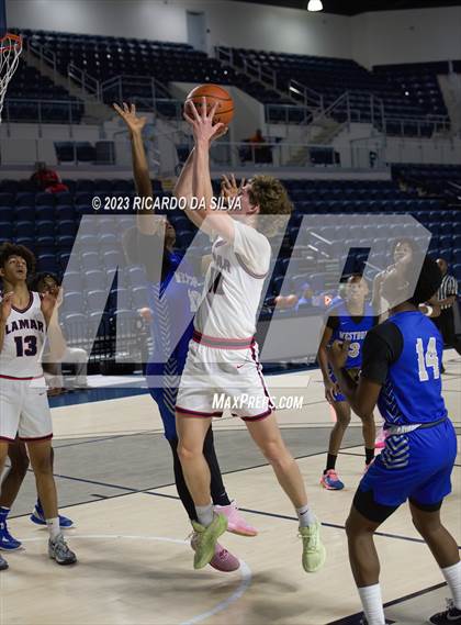 Thumbnail 3 in Lamar vs Westbury photogallery.