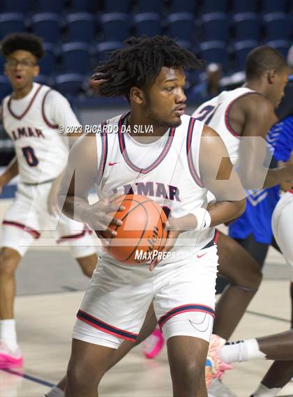 Thumbnail 3 in Lamar vs Westbury photogallery.
