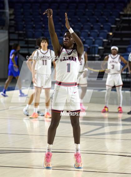Thumbnail 3 in Lamar vs Westbury photogallery.