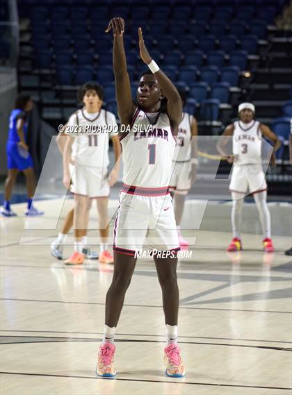 Thumbnail 2 in Lamar vs Westbury photogallery.