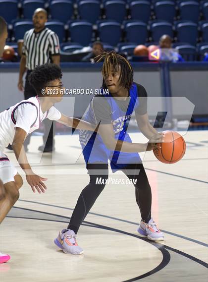 Thumbnail 2 in Lamar vs Westbury photogallery.