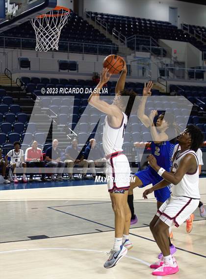 Thumbnail 3 in Lamar vs Westbury photogallery.