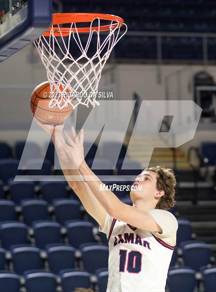 Thumbnail 2 in Lamar vs Westbury photogallery.