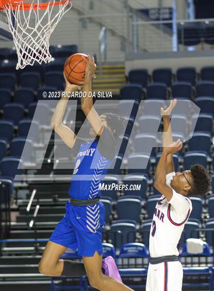 Thumbnail 2 in Lamar vs Westbury photogallery.