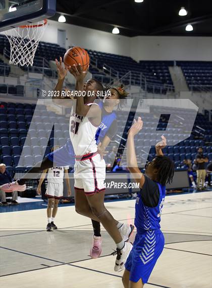 Thumbnail 2 in Lamar vs Westbury photogallery.