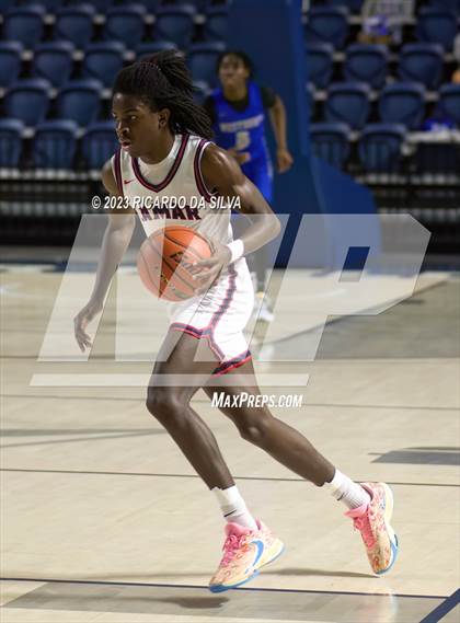 Thumbnail 2 in Lamar vs Westbury photogallery.