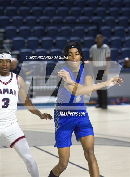 Thumbnail 2 in Lamar vs Westbury photogallery.