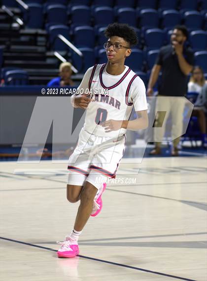 Thumbnail 2 in Lamar vs Westbury photogallery.
