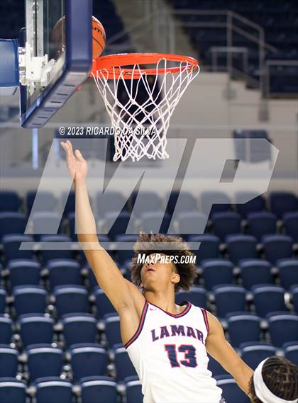 Thumbnail 1 in Lamar vs Westbury photogallery.