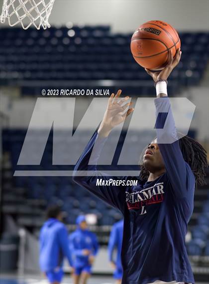 Thumbnail 2 in Lamar vs Westbury photogallery.