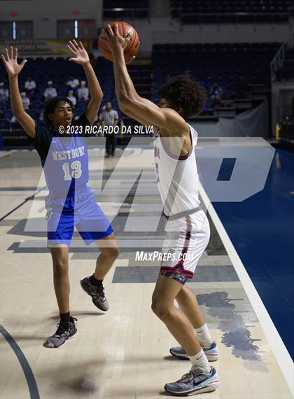 Thumbnail 2 in Lamar vs Westbury photogallery.