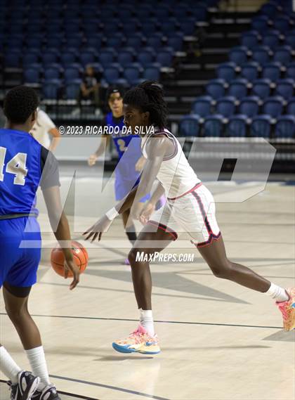 Thumbnail 3 in Lamar vs Westbury photogallery.