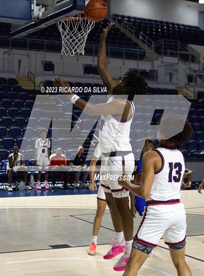 Thumbnail 3 in Lamar vs Westbury photogallery.