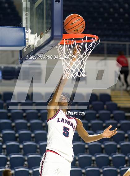 Thumbnail 1 in Lamar vs Westbury photogallery.