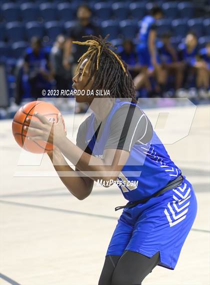 Thumbnail 2 in Lamar vs Westbury photogallery.