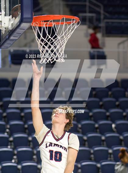 Thumbnail 2 in Lamar vs Westbury photogallery.