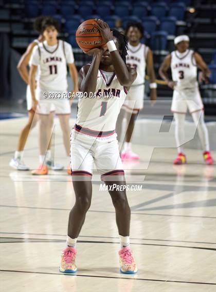 Thumbnail 1 in Lamar vs Westbury photogallery.