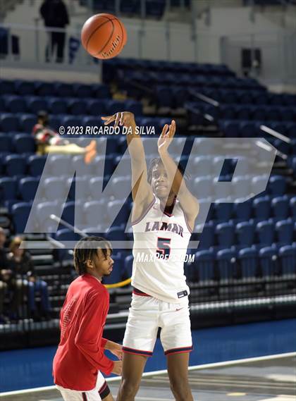 Thumbnail 2 in Lamar vs Westbury photogallery.