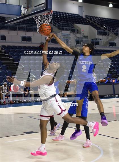 Thumbnail 3 in Lamar vs Westbury photogallery.