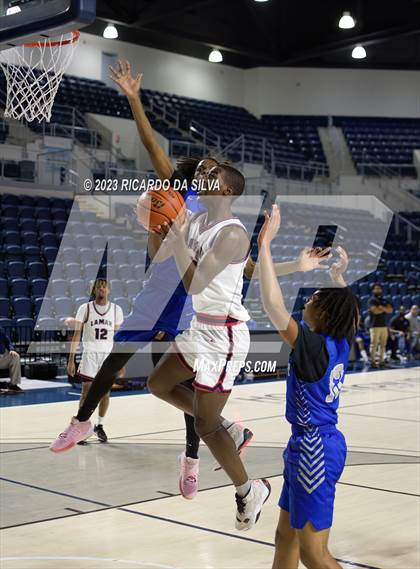 Thumbnail 1 in Lamar vs Westbury photogallery.