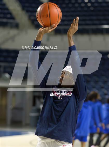 Thumbnail 3 in Lamar vs Westbury photogallery.