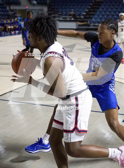 Thumbnail 1 in Lamar vs Westbury photogallery.
