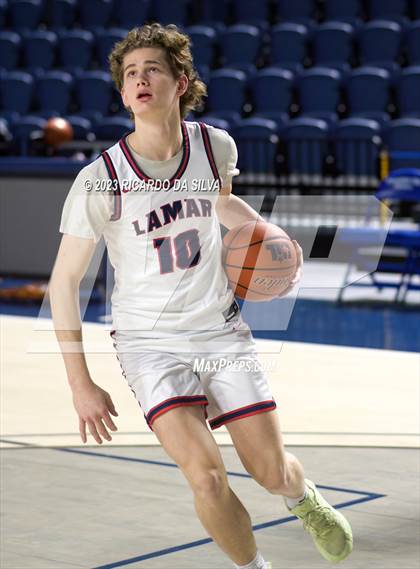 Thumbnail 3 in Lamar vs Westbury photogallery.