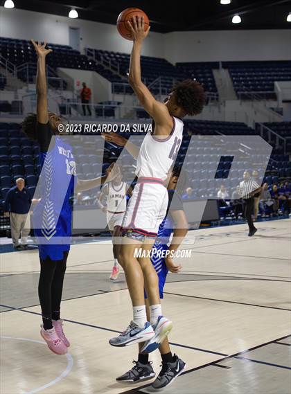 Thumbnail 2 in Lamar vs Westbury photogallery.