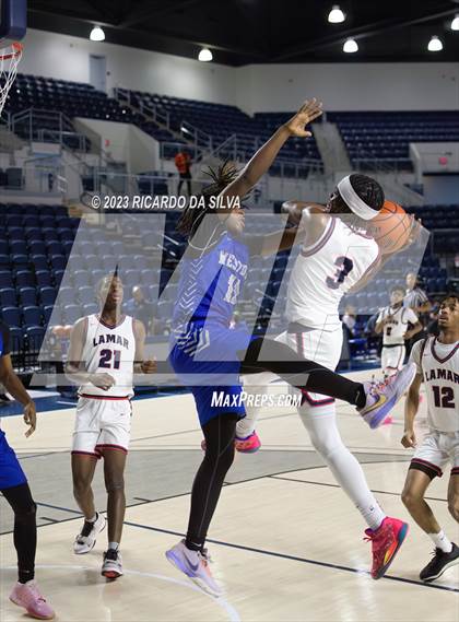 Thumbnail 3 in Lamar vs Westbury photogallery.