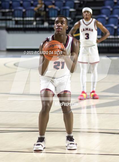 Thumbnail 2 in Lamar vs Westbury photogallery.