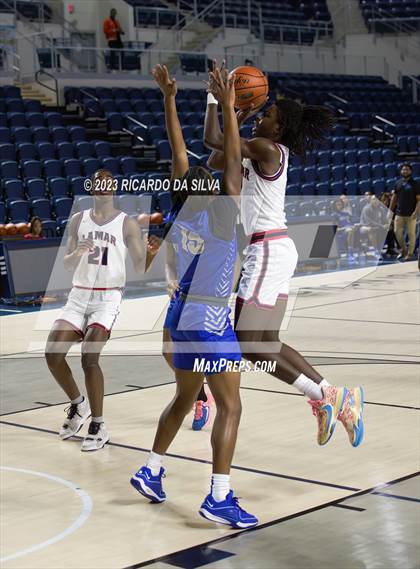 Thumbnail 1 in Lamar vs Westbury photogallery.