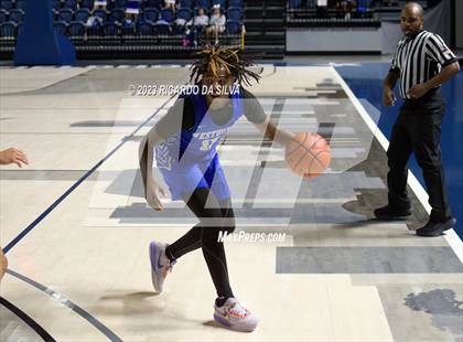 Thumbnail 2 in Lamar vs Westbury photogallery.