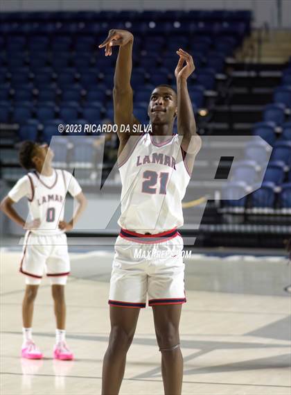 Thumbnail 3 in Lamar vs Westbury photogallery.