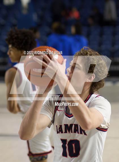 Thumbnail 1 in Lamar vs Westbury photogallery.