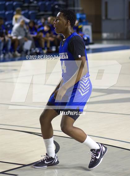 Thumbnail 3 in Lamar vs Westbury photogallery.