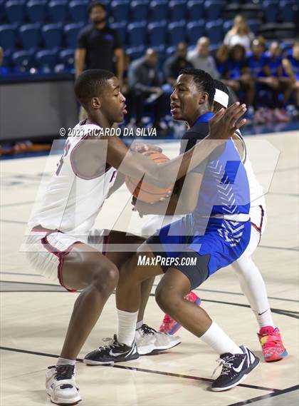 Thumbnail 2 in Lamar vs Westbury photogallery.